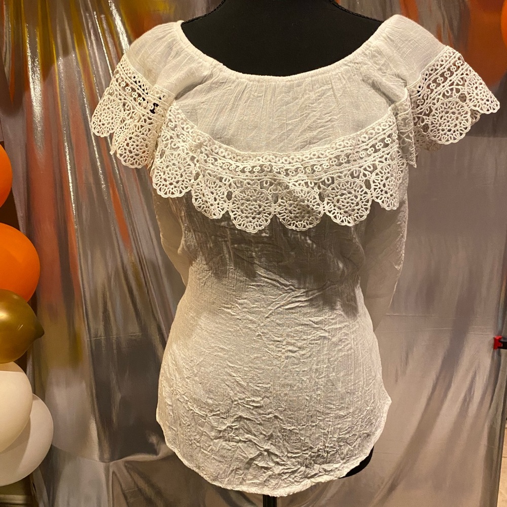 Cute White linen trimmed Top